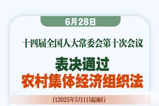 老本领没丢？卡拉格拿着话筒秀了把头球解围